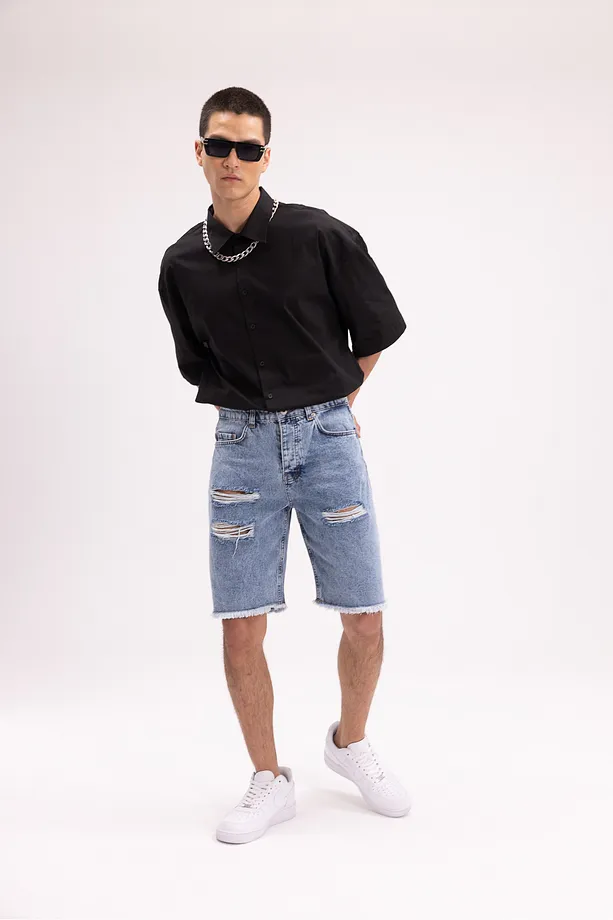 Erkek Mavi Yırtık Detaylı Bermuda Denim Şort